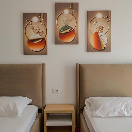 Hotel Summer Sarandë エクステリア 写真