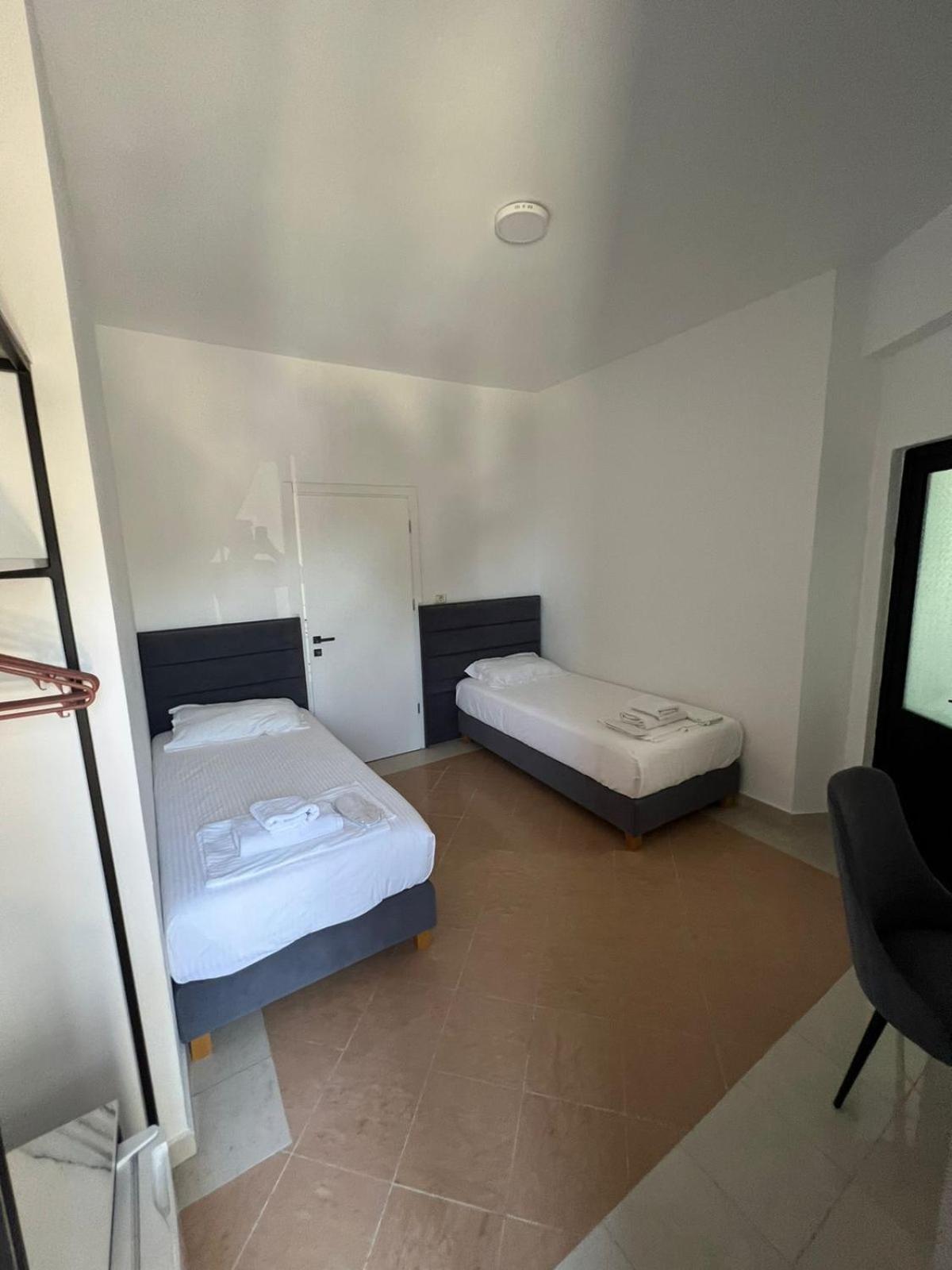 Hotel Summer Sarandë エクステリア 写真