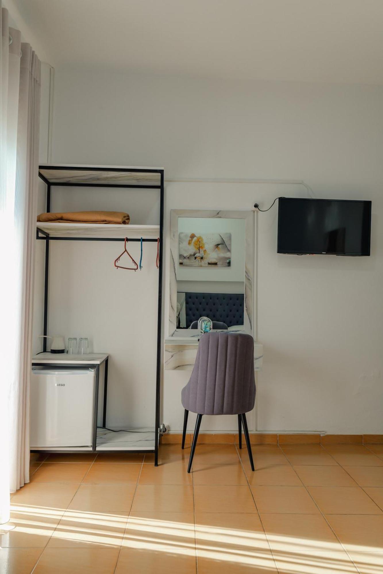 Hotel Summer Sarandë エクステリア 写真