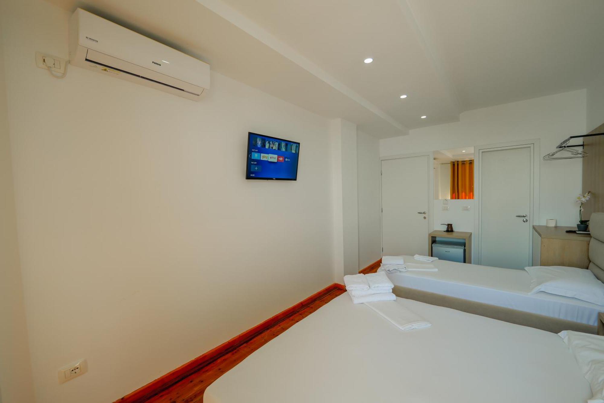 Hotel Summer Sarandë エクステリア 写真