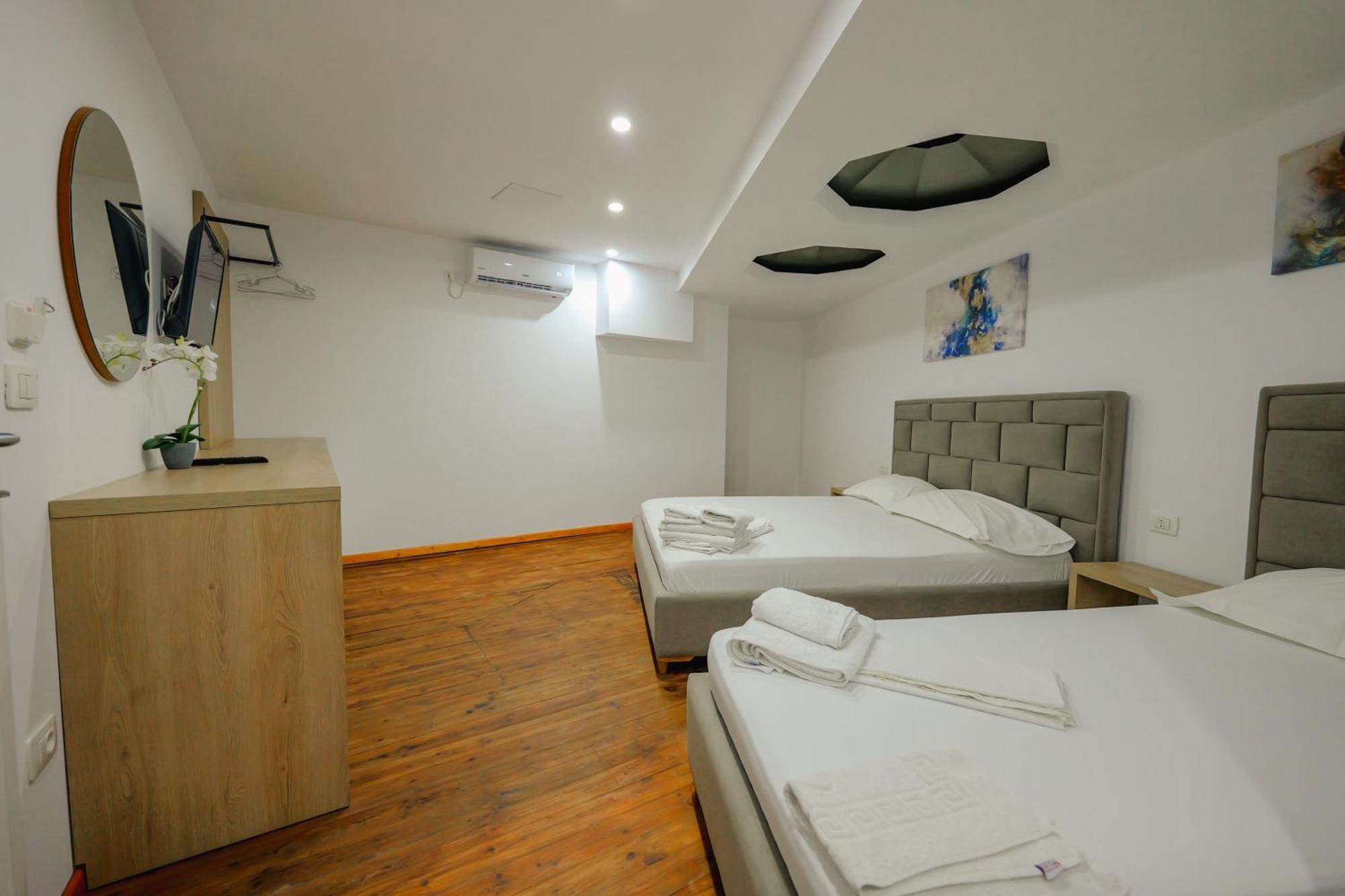 Hotel Summer Sarandë エクステリア 写真