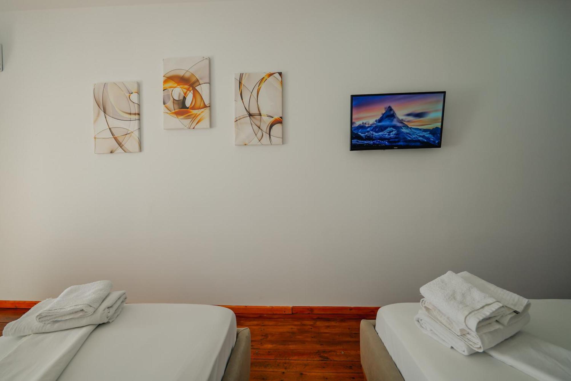 Hotel Summer Sarandë エクステリア 写真