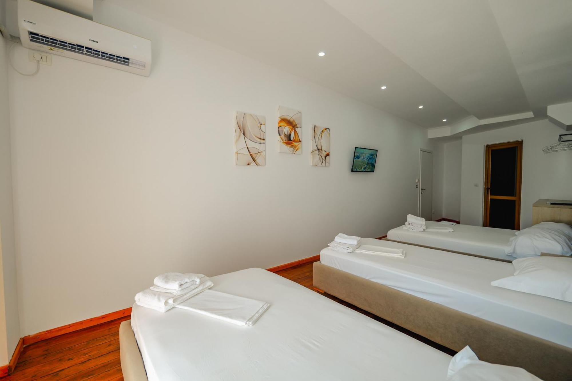 Hotel Summer Sarandë エクステリア 写真