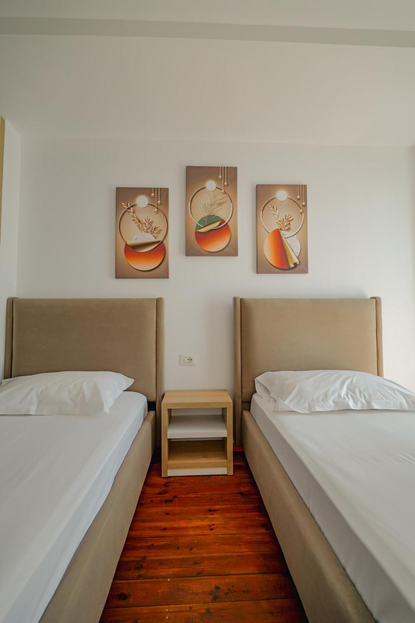 Hotel Summer Sarandë エクステリア 写真