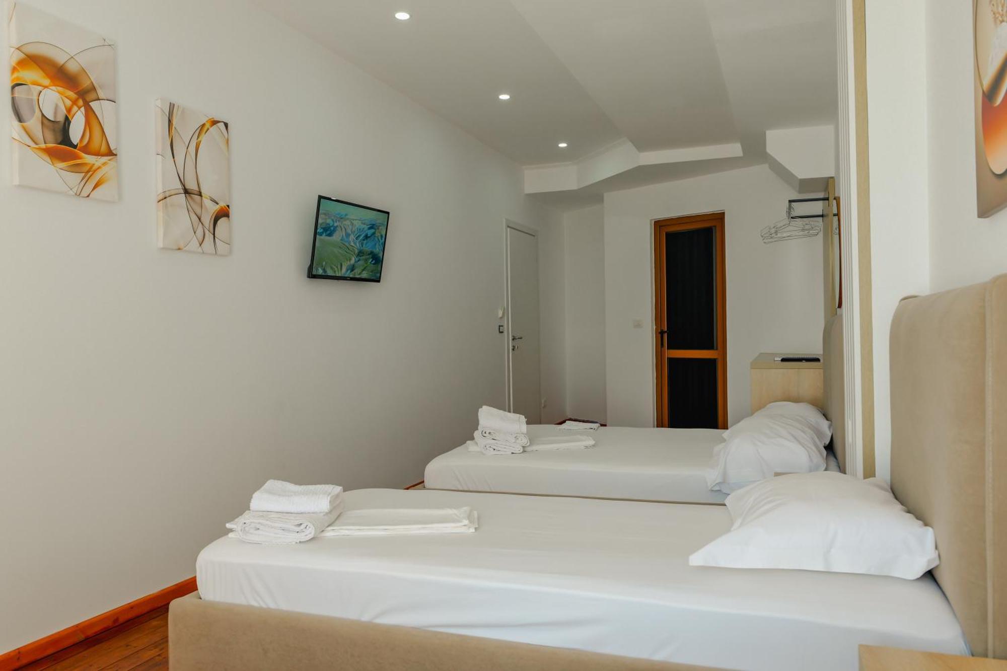 Hotel Summer Sarandë エクステリア 写真