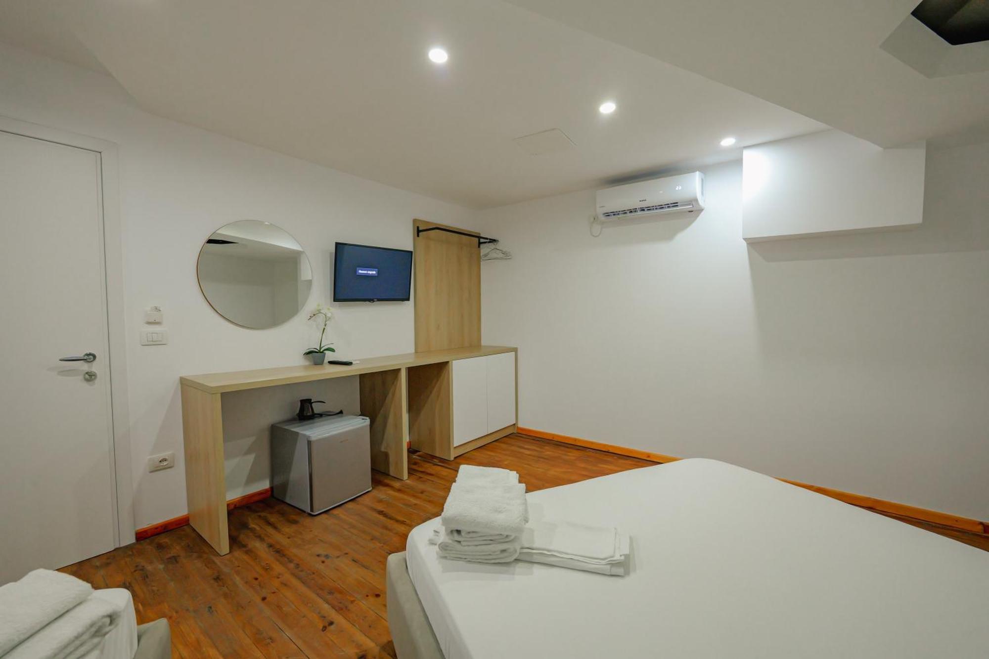 Hotel Summer Sarandë エクステリア 写真