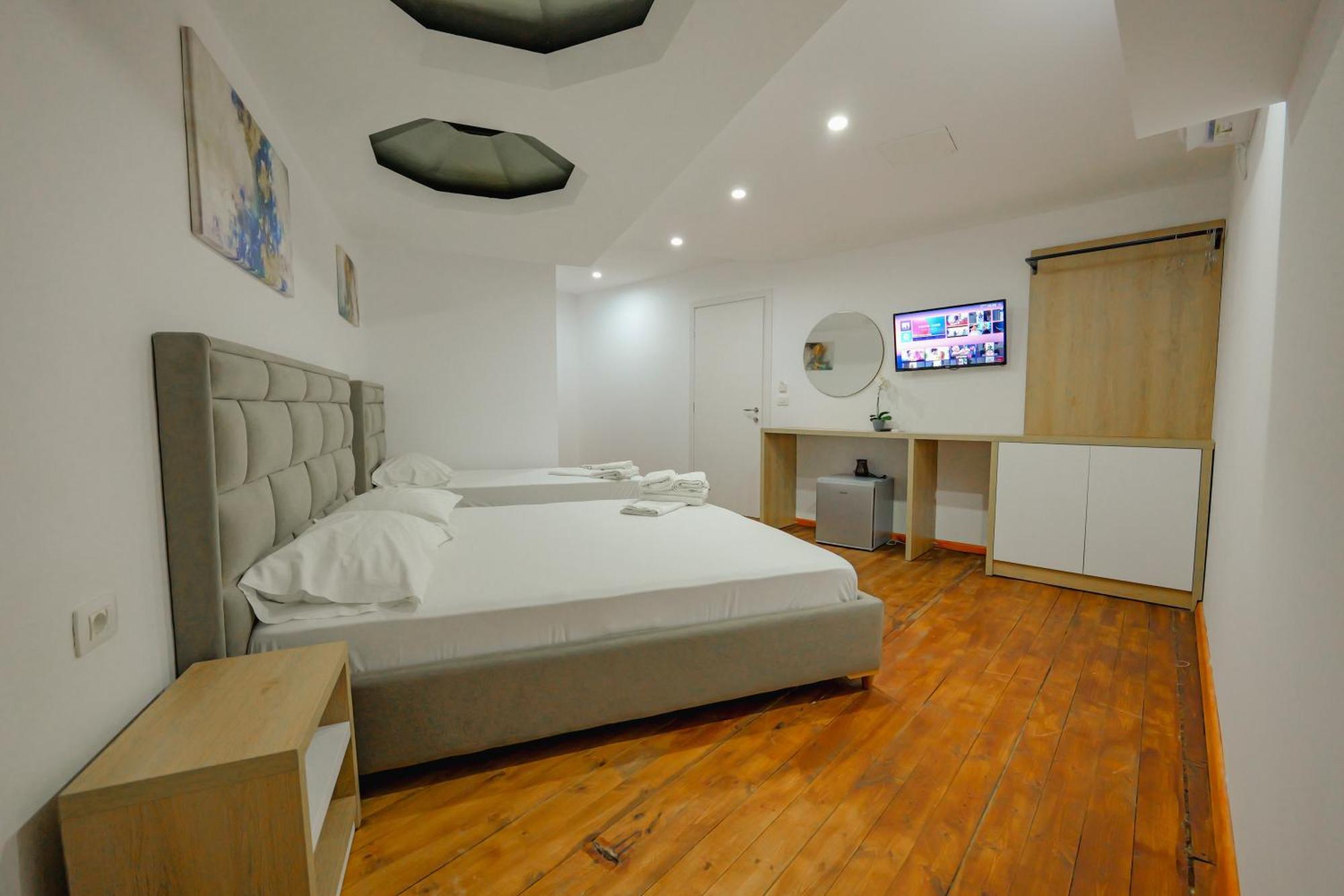 Hotel Summer Sarandë エクステリア 写真