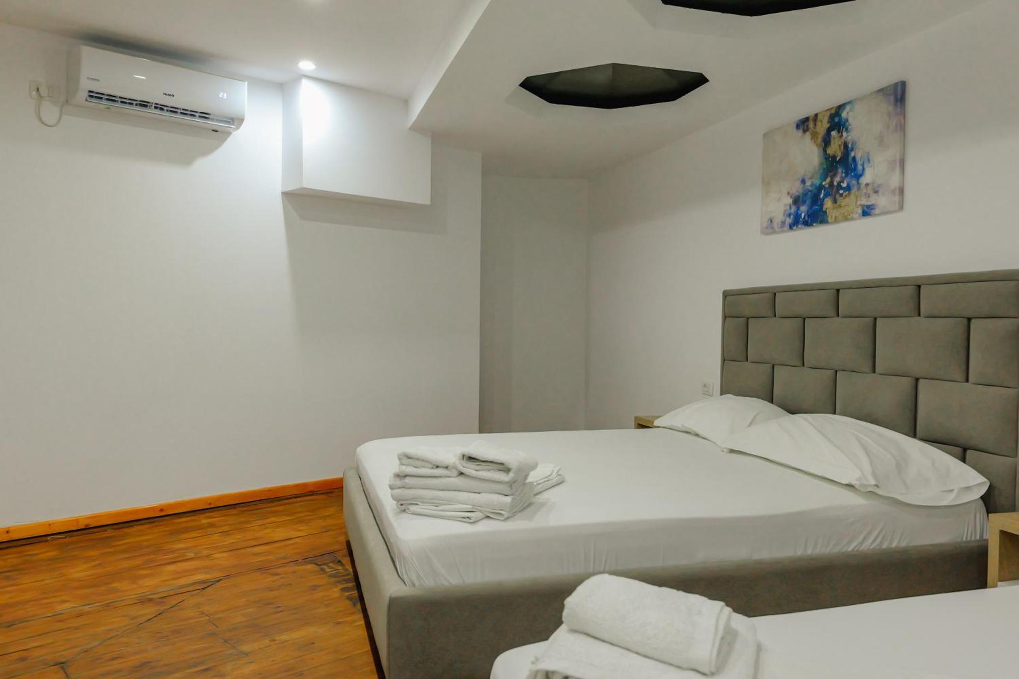 Hotel Summer Sarandë エクステリア 写真