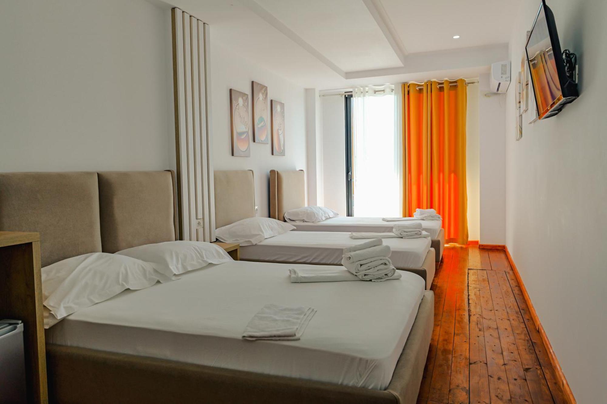 Hotel Summer Sarandë エクステリア 写真