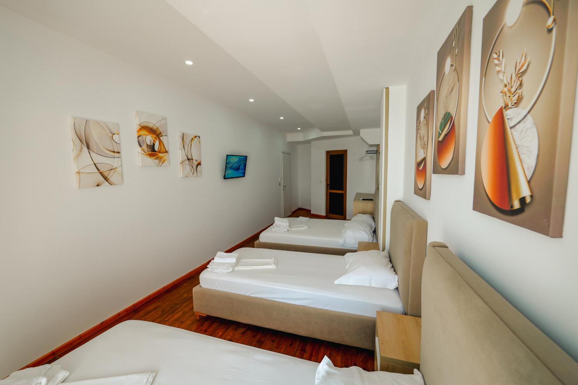 Hotel Summer Sarandë エクステリア 写真