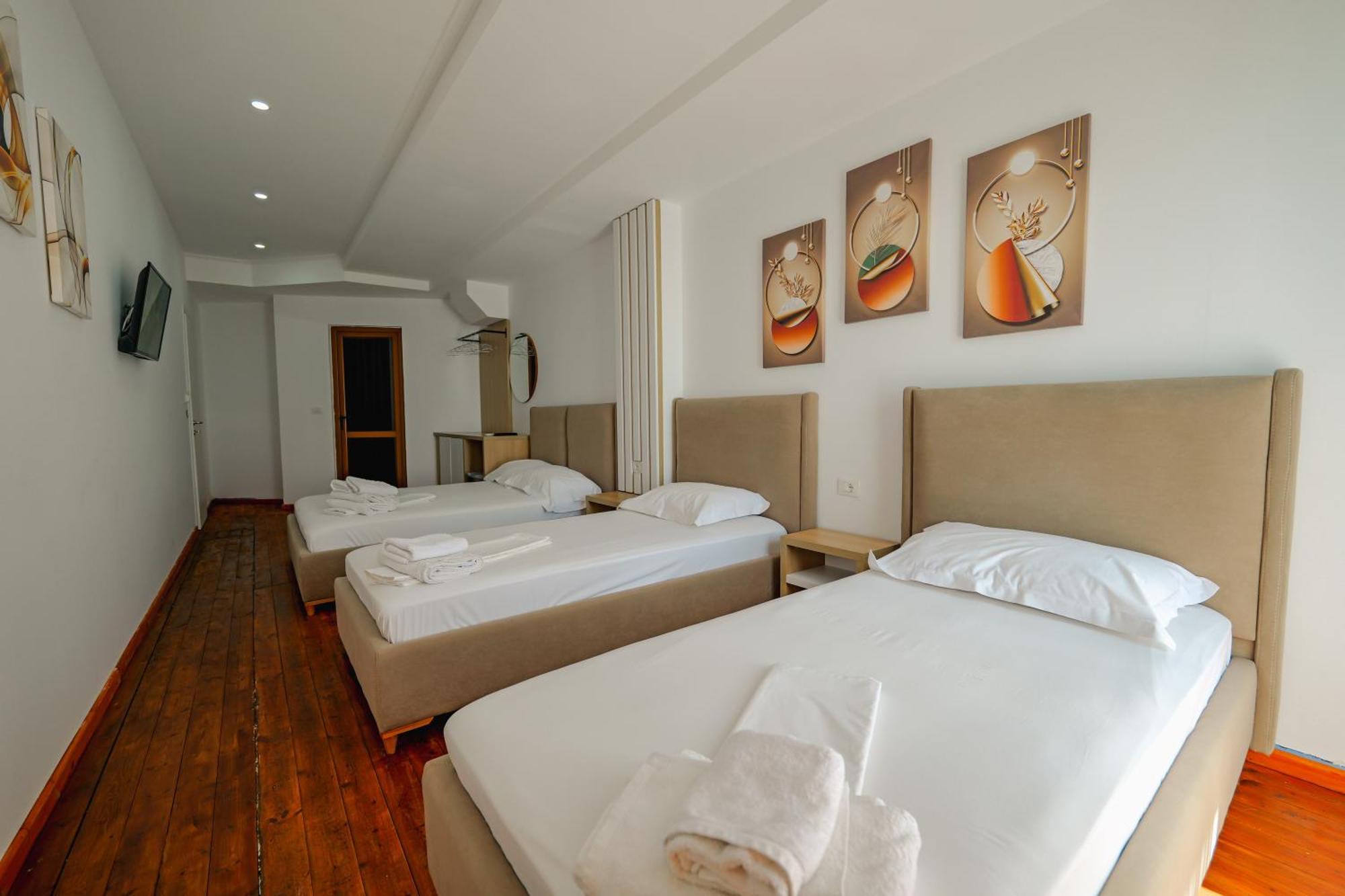 Hotel Summer Sarandë エクステリア 写真
