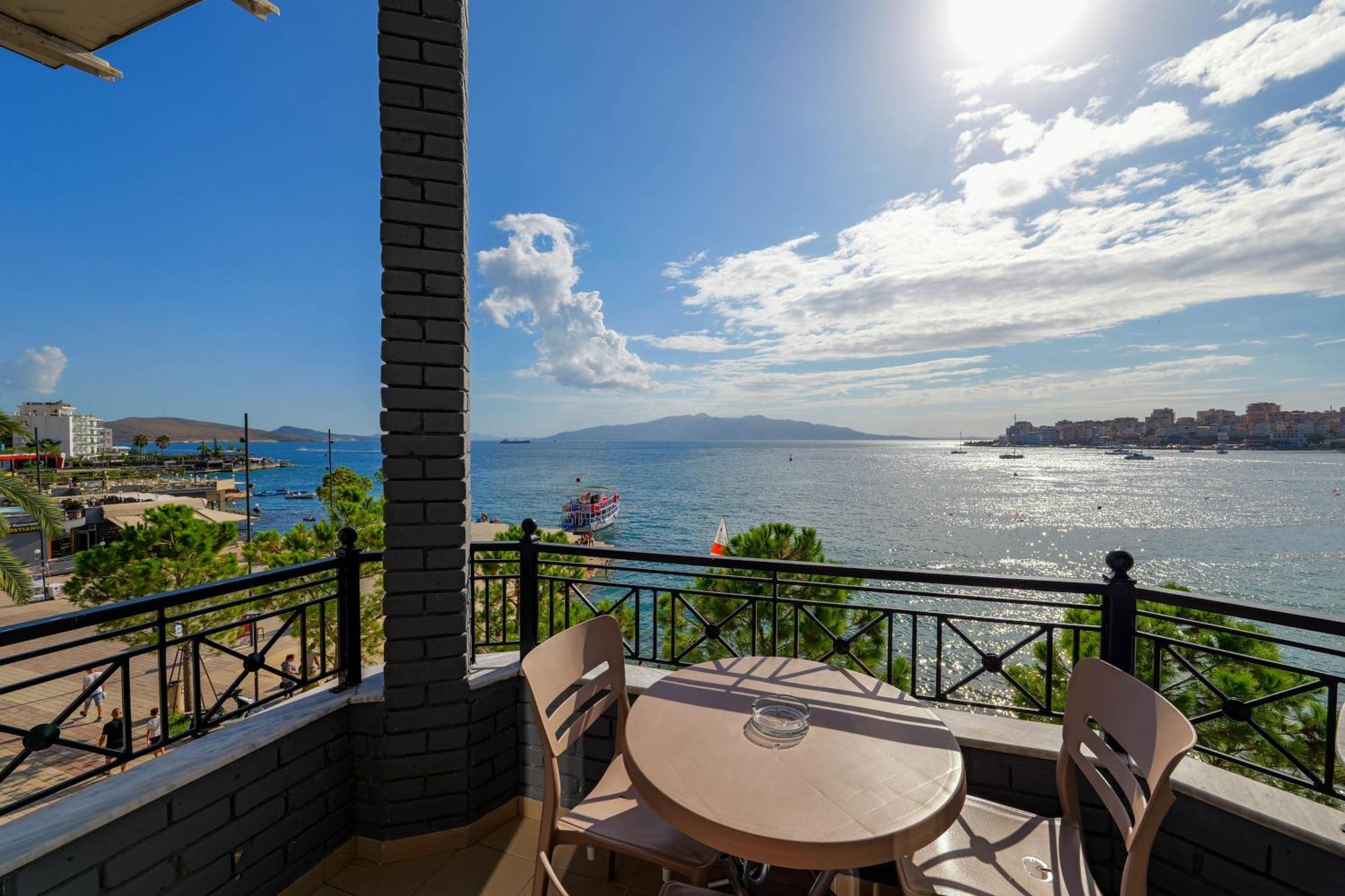 Hotel Summer Sarandë エクステリア 写真