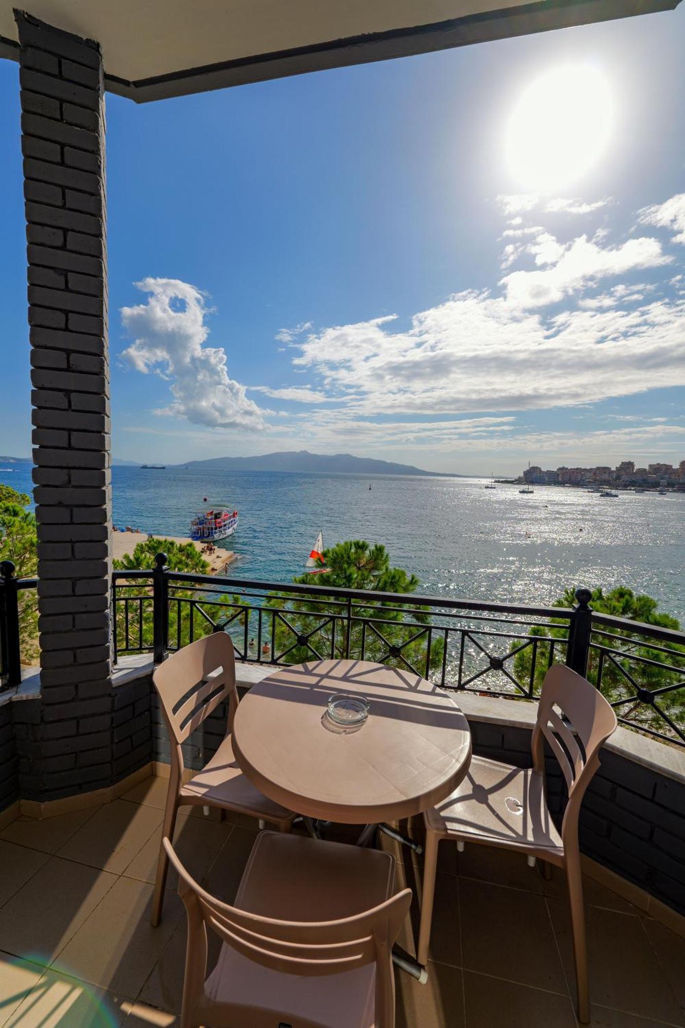 Hotel Summer Sarandë エクステリア 写真