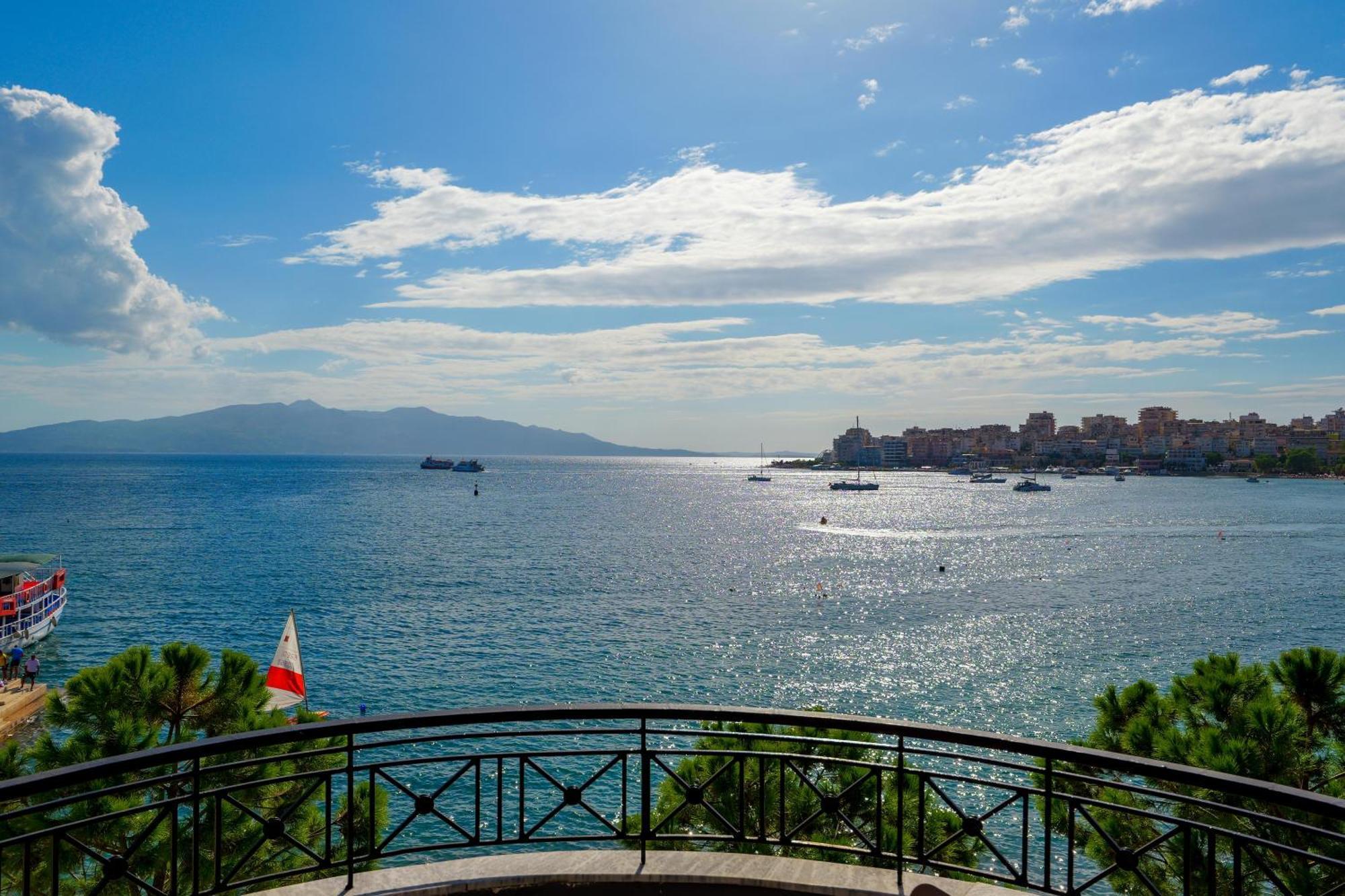 Hotel Summer Sarandë エクステリア 写真