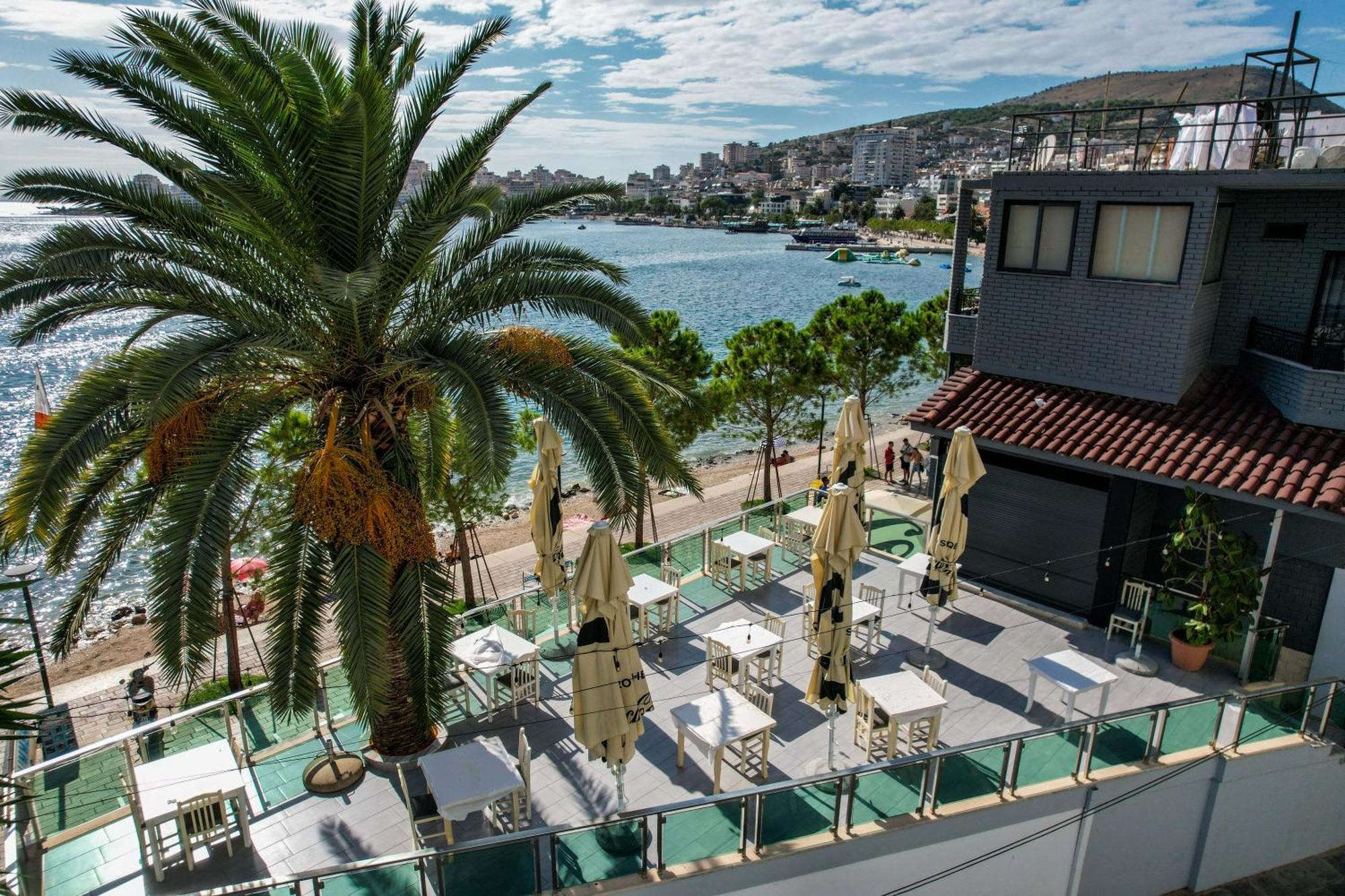 Hotel Summer Sarandë エクステリア 写真
