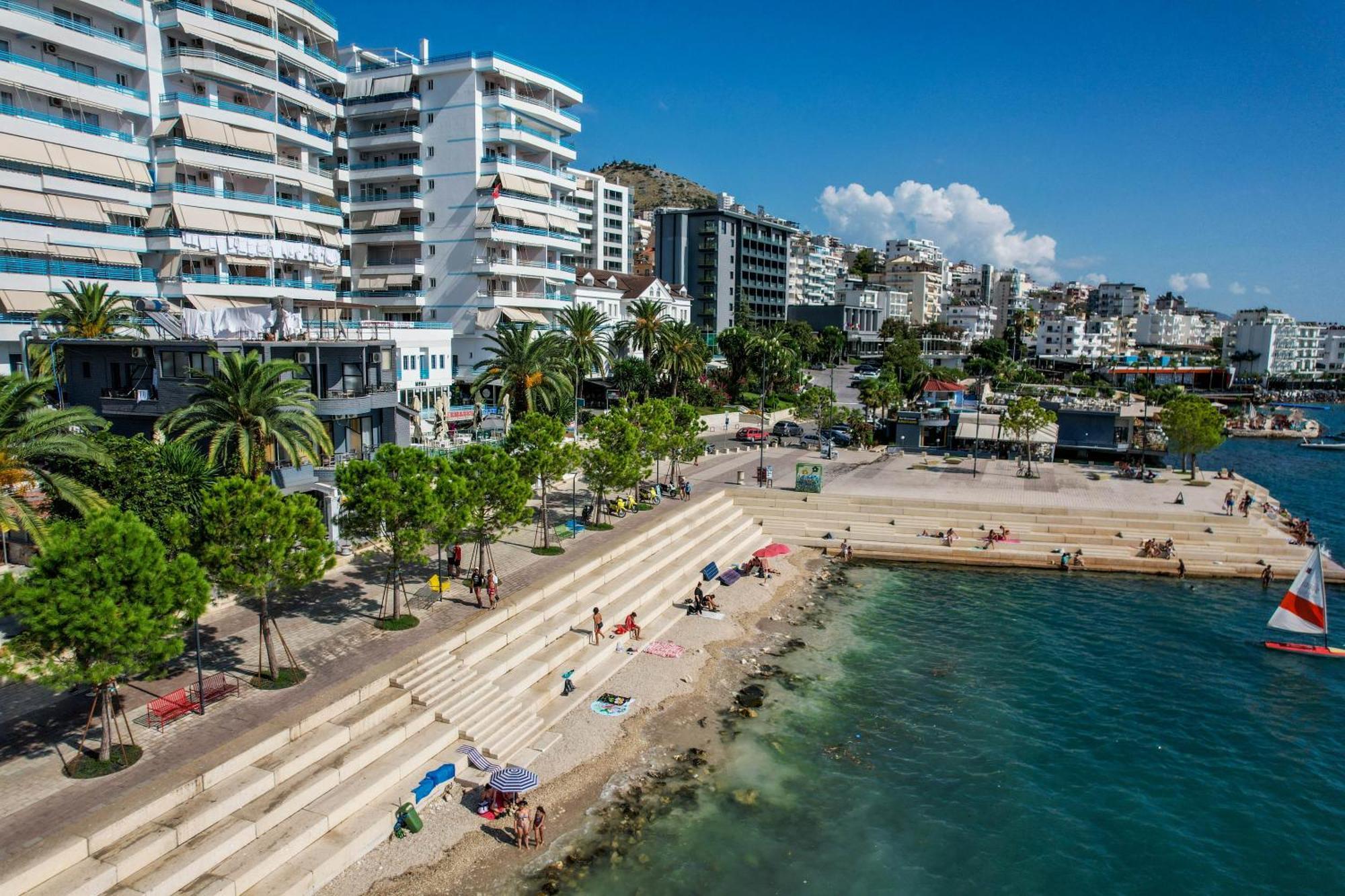 Hotel Summer Sarandë エクステリア 写真