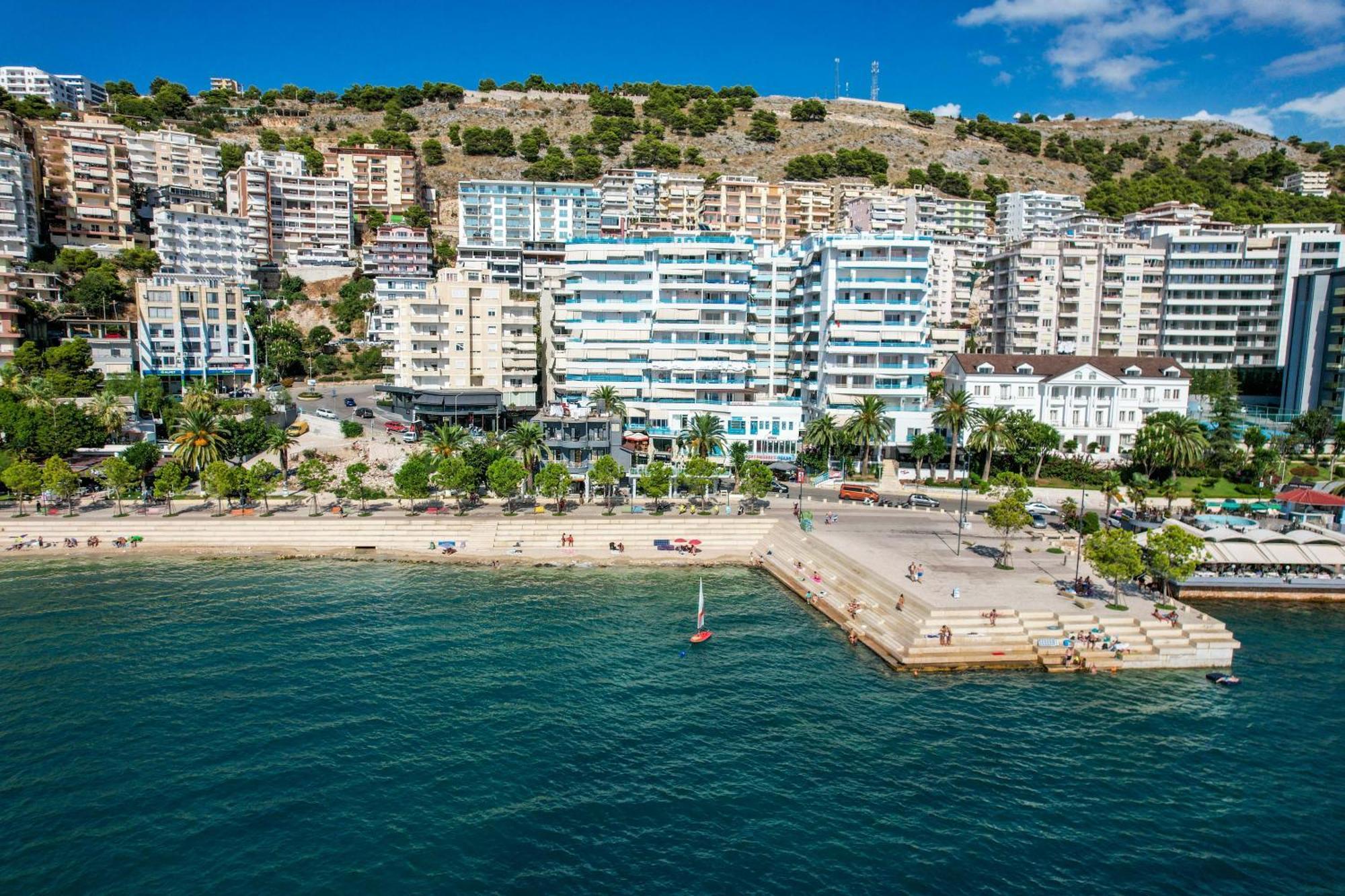 Hotel Summer Sarandë エクステリア 写真