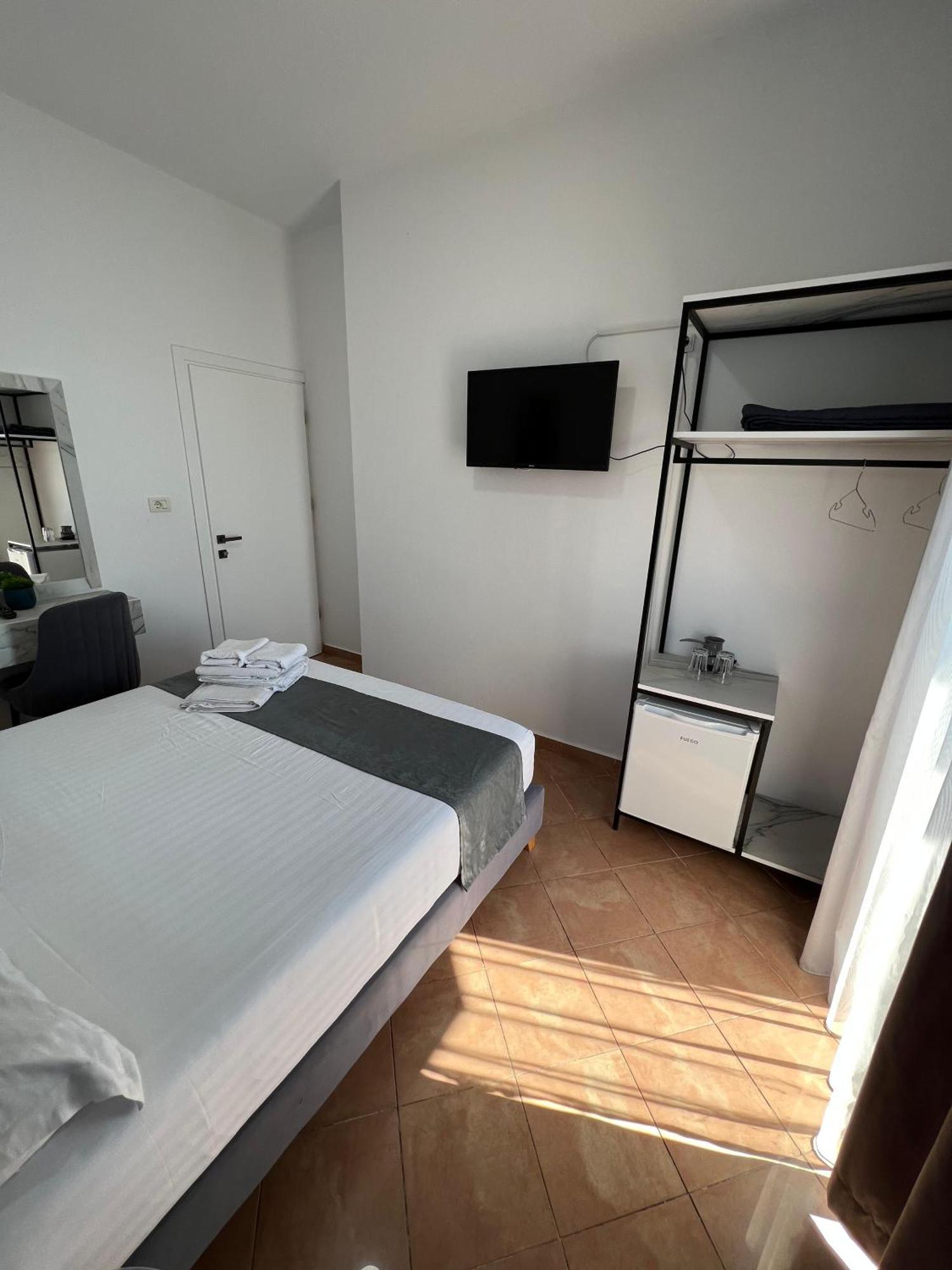 Hotel Summer Sarandë エクステリア 写真