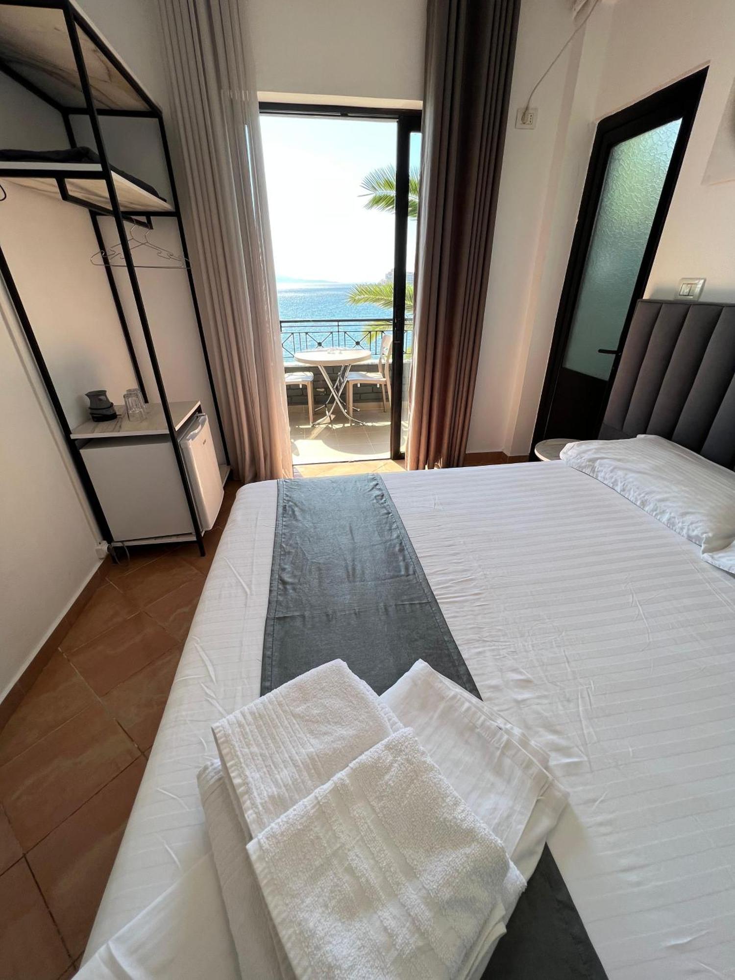 Hotel Summer Sarandë エクステリア 写真