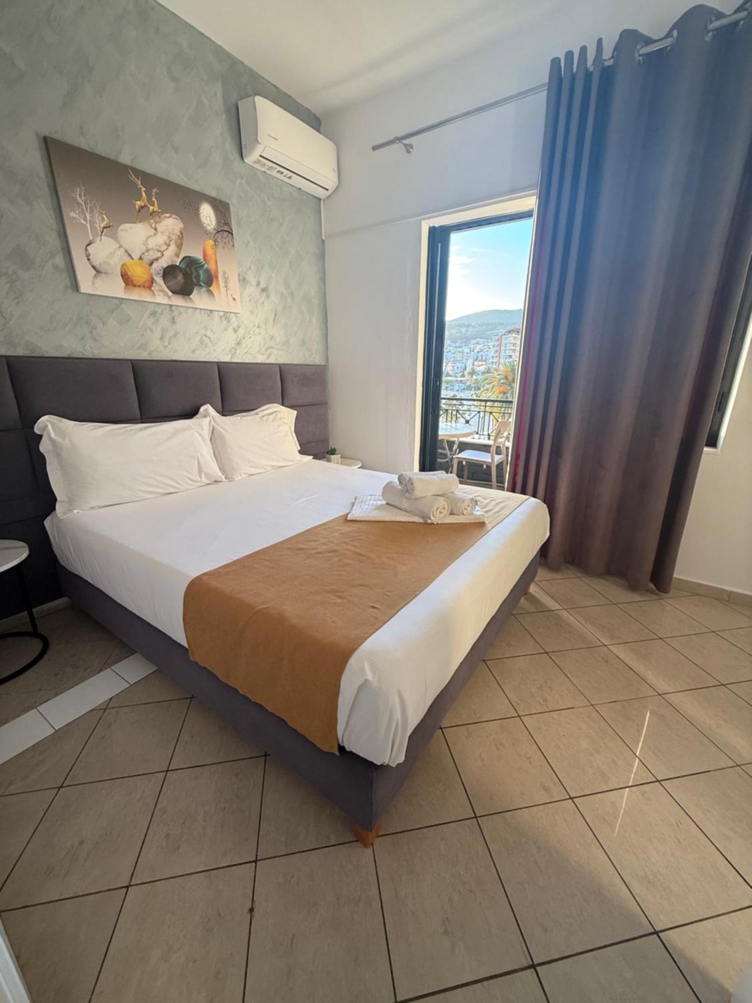 Hotel Summer Sarandë エクステリア 写真