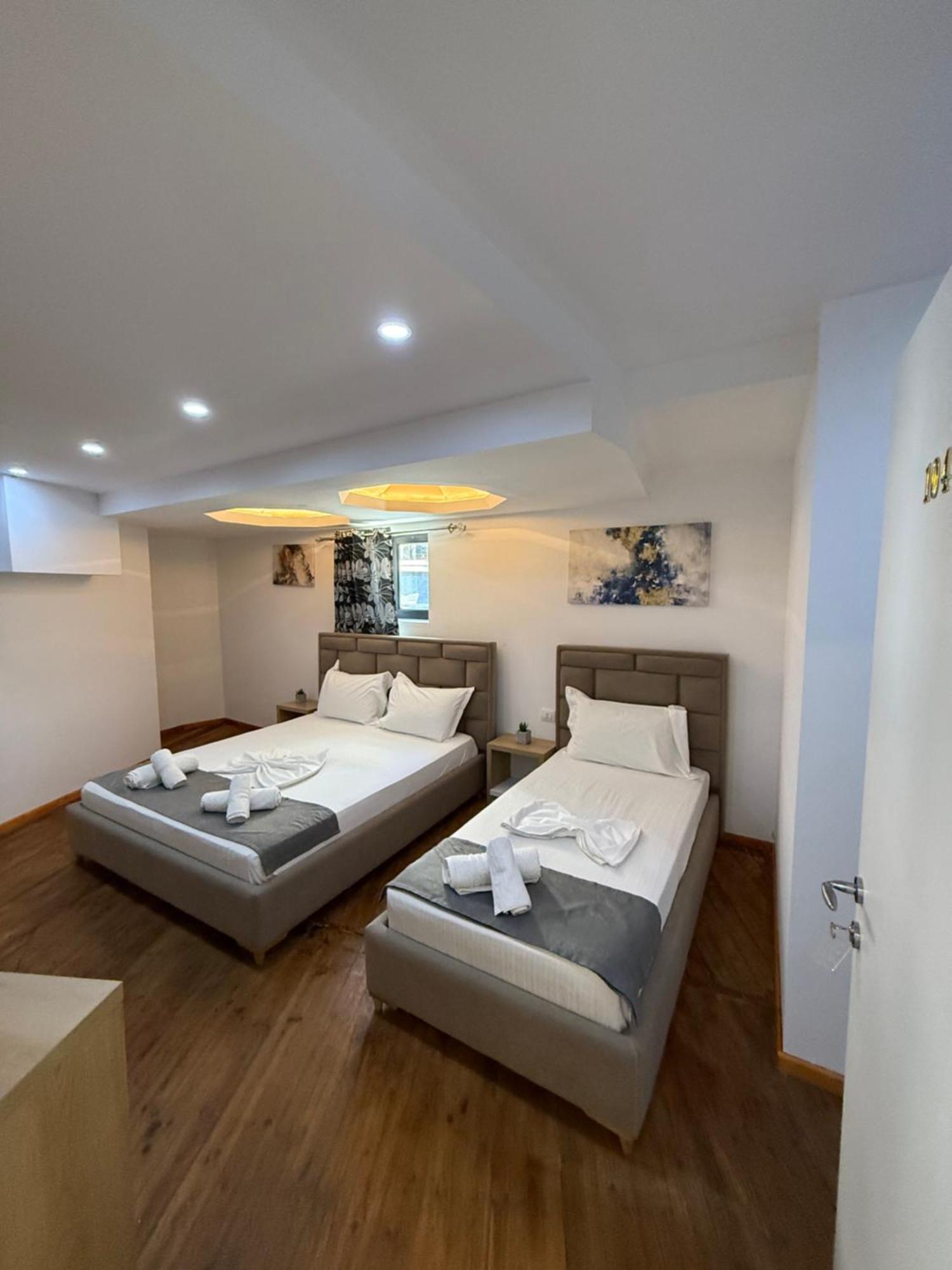Hotel Summer Sarandë エクステリア 写真