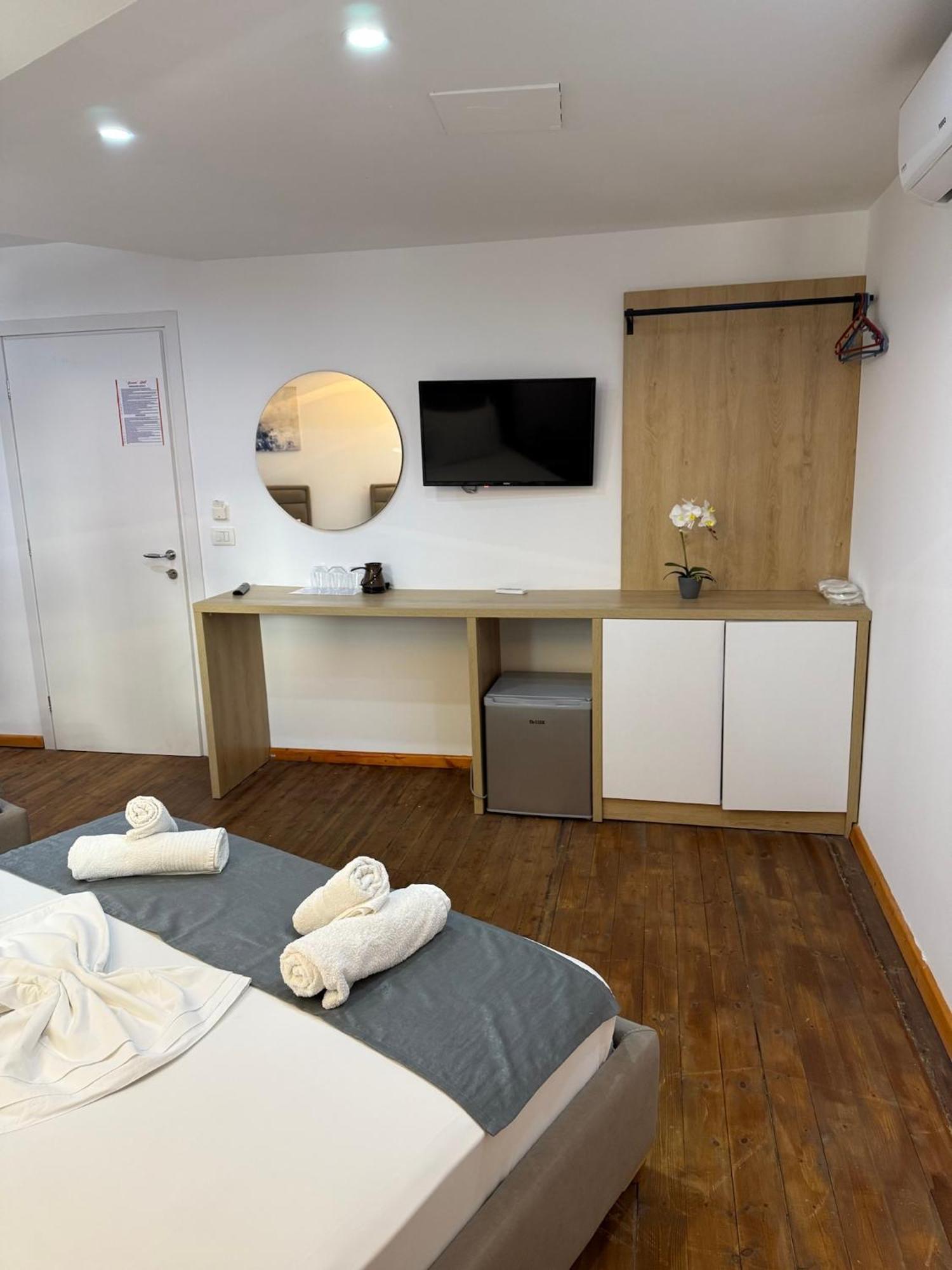 Hotel Summer Sarandë エクステリア 写真