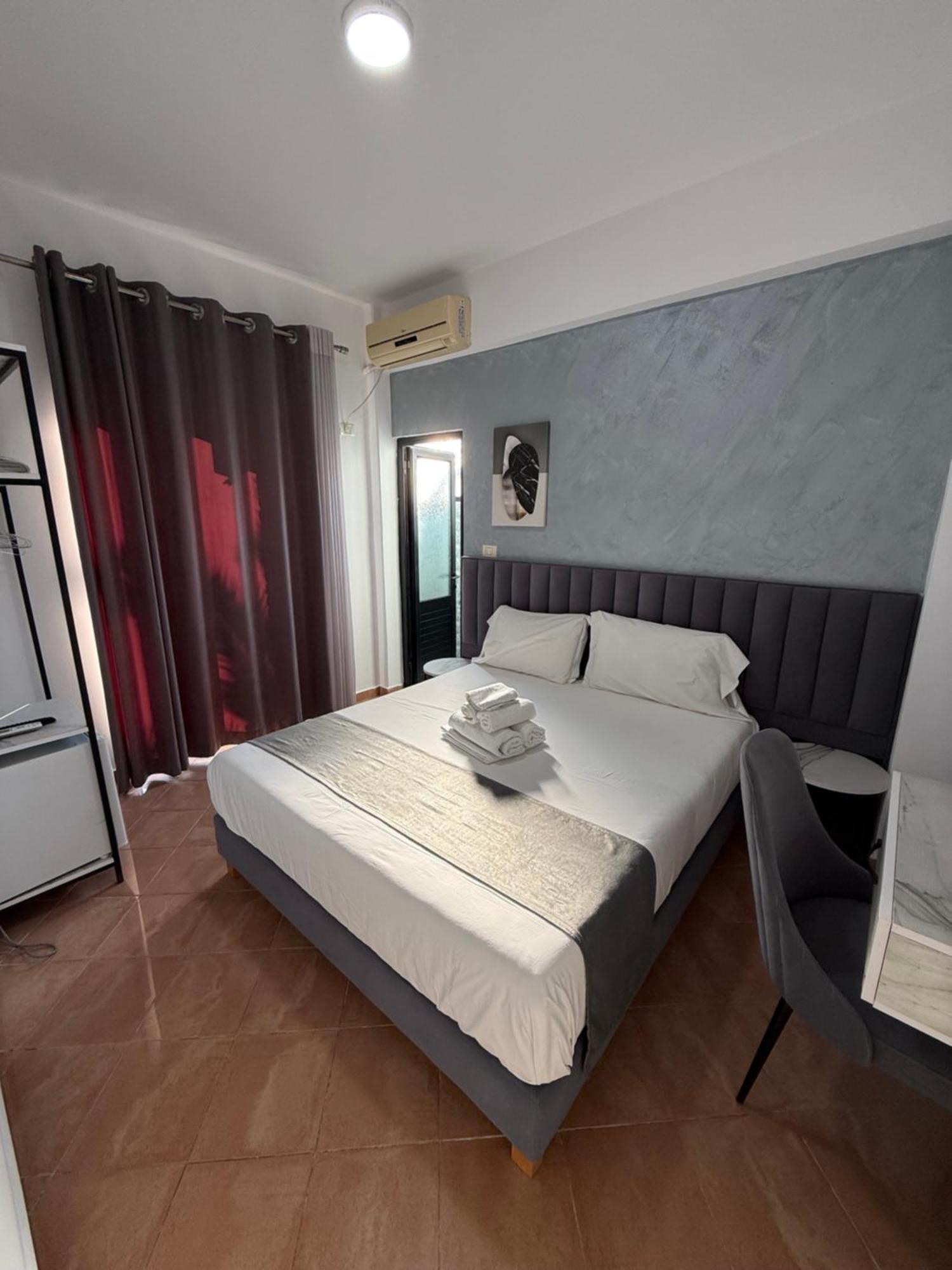 Hotel Summer Sarandë エクステリア 写真