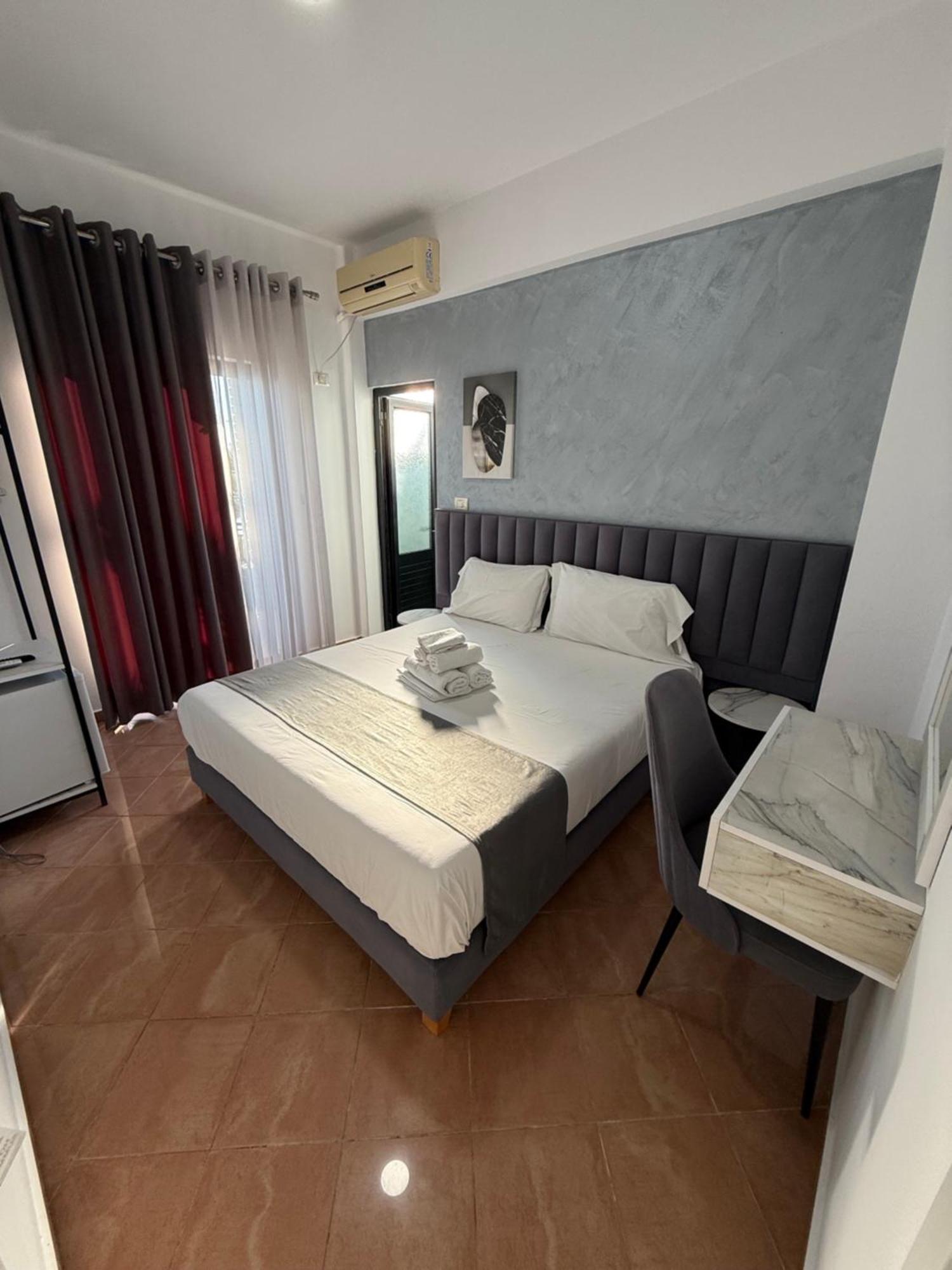 Hotel Summer Sarandë エクステリア 写真