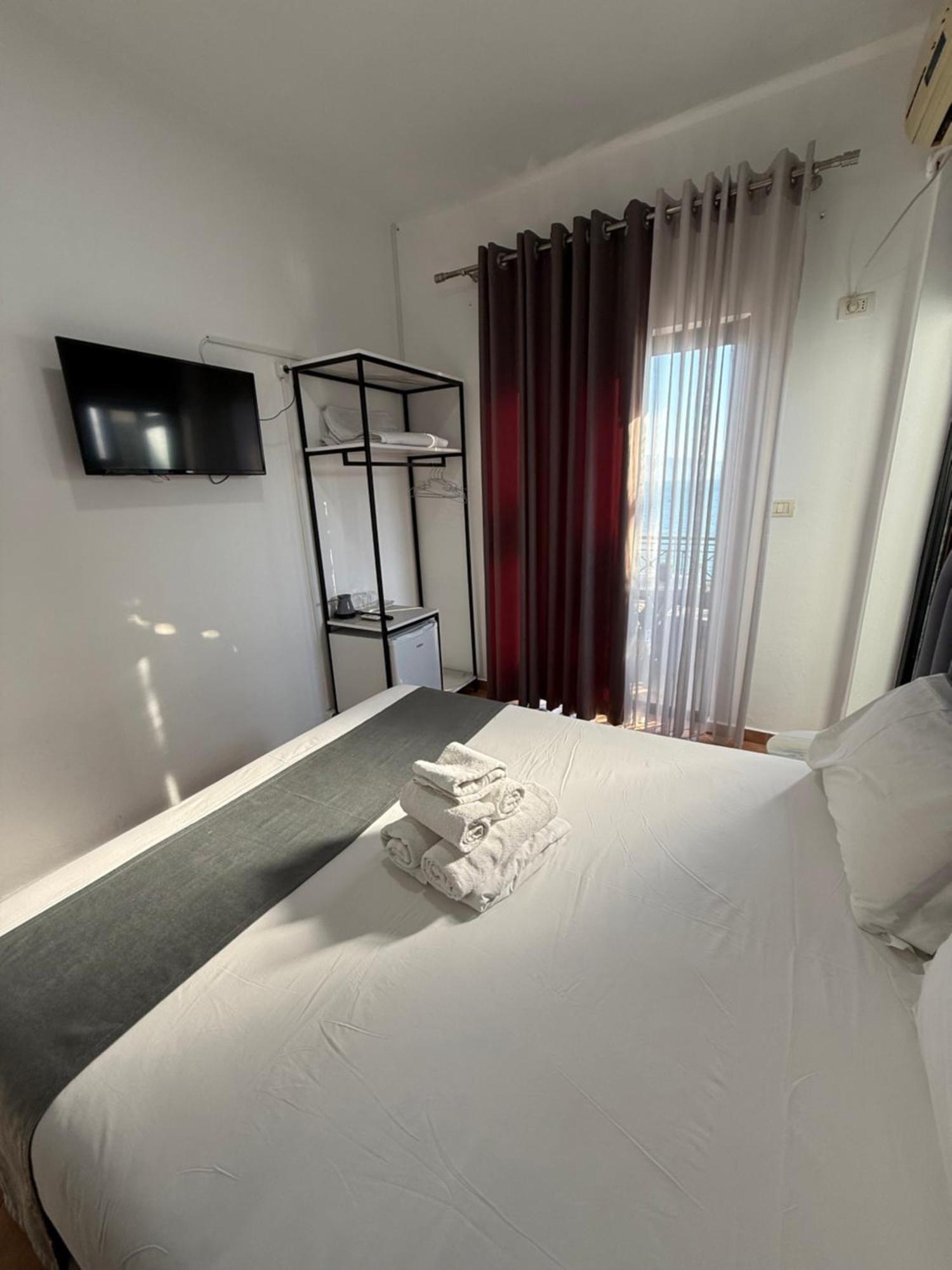 Hotel Summer Sarandë エクステリア 写真