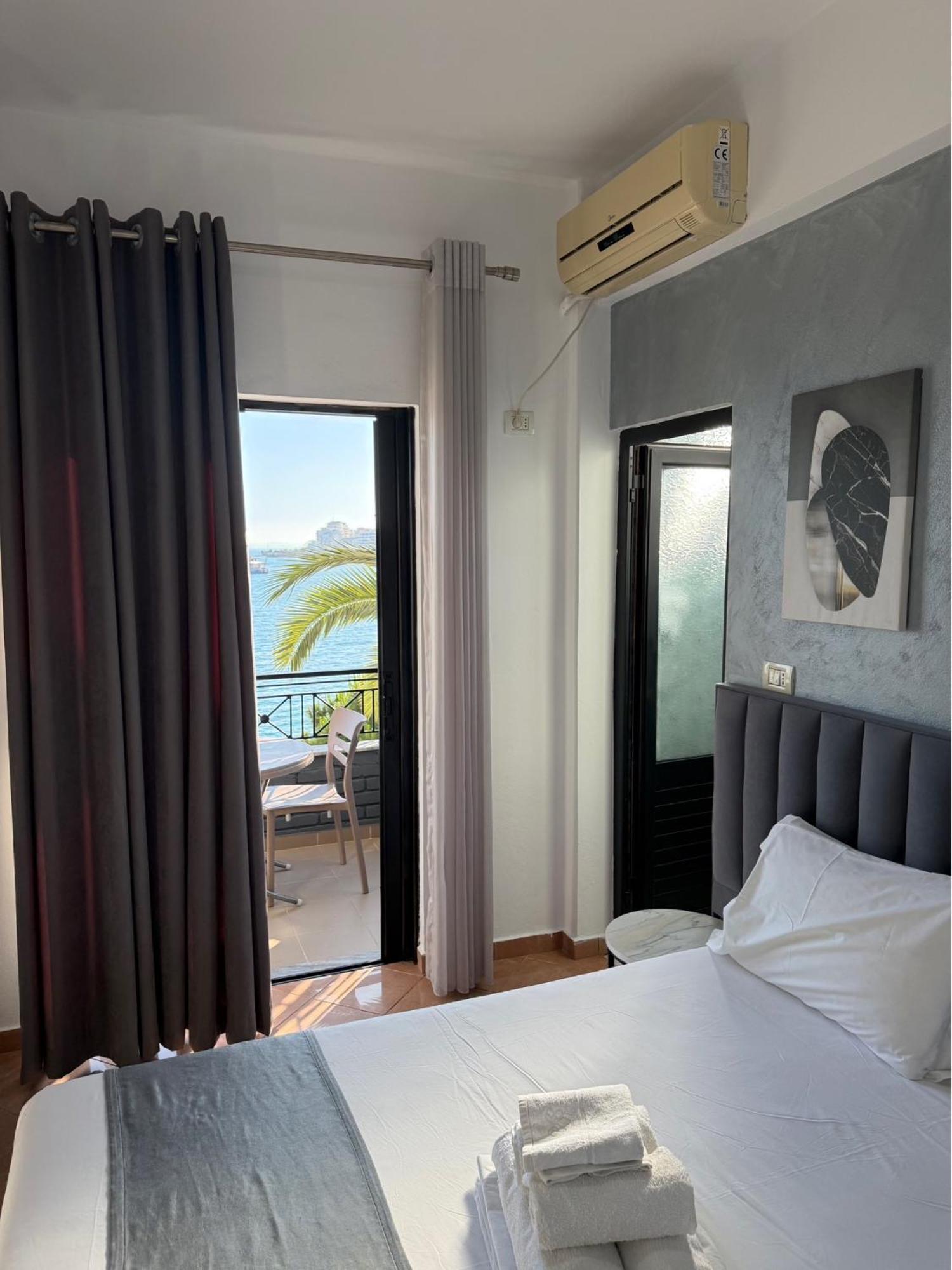 Hotel Summer Sarandë エクステリア 写真